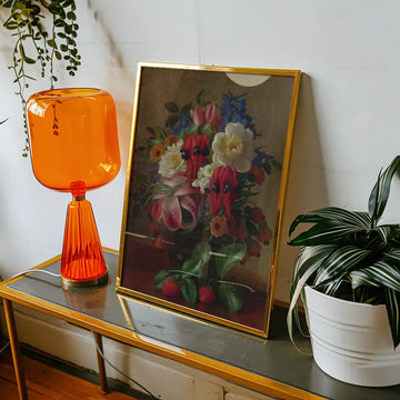 Bodegón con Flores y Fresas — póster en una ambientación de ejemplo; marco no incluido