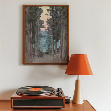 Kryptomerien-Allee (Sugi Namiki) – Poster in einem Beispiel-Arrangement; Rahmen nicht im Lieferumfang