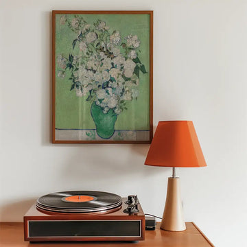 Roses (Van Gogh — Vase vert) — affiche dans une mise en scène d’exemple ; cadre non inclus