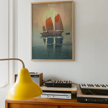 Barcos Navegando por la Mañana en el Mar Interior — póster en una ambientación de ejemplo; marco no incluido